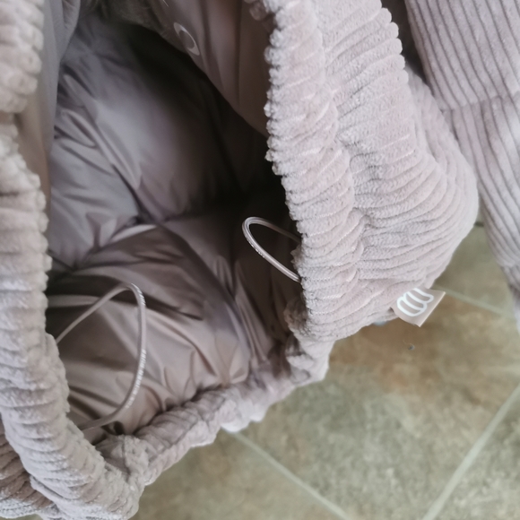 NWOT SUPER PUFF TNA ARITZIA corduroy jacket - Picture 5 of 6